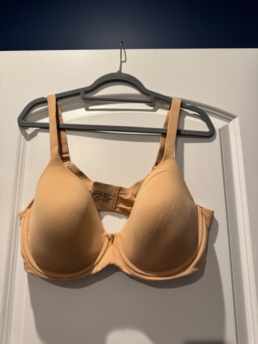 NWOT Soma Beige Nude EMBRACEABLE
Perfect Coverage Bra Size 42D